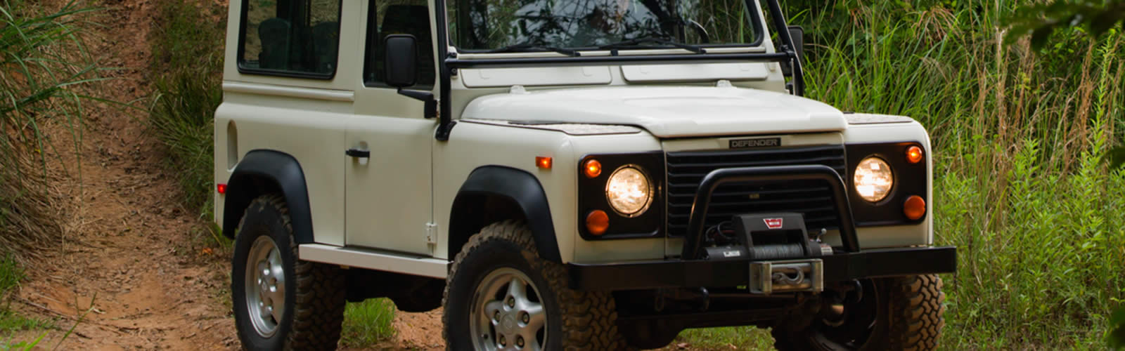 REFINE YOUR OFF ROAD DRIVING TECHNIQUES WITH THE LAND ROVER FAMILY.<br><br>